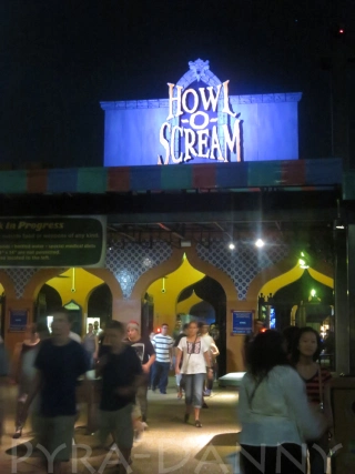 Howl-O-Scream Entrance