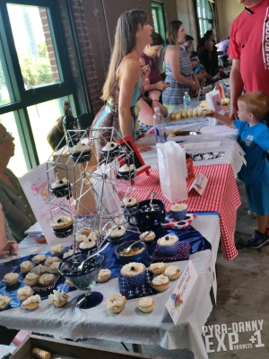 Cupcake Display Ferris Wheel [The Great St. Pete Cupcake Contest | PyraDannyExperiences.com]